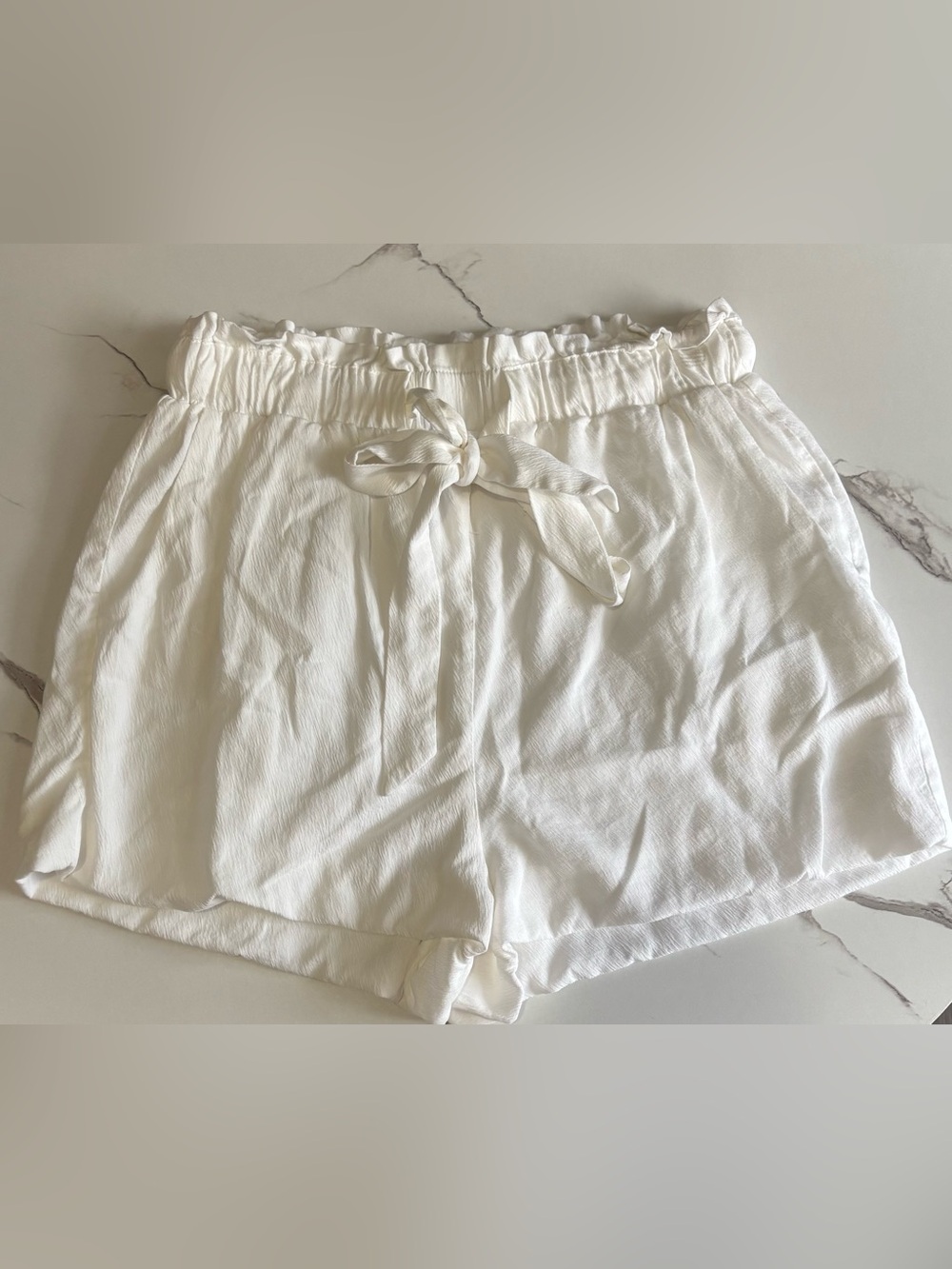 ✨Pink Lily White Smocked Ruffle Tie-Front Shorts Size Medium NWOT